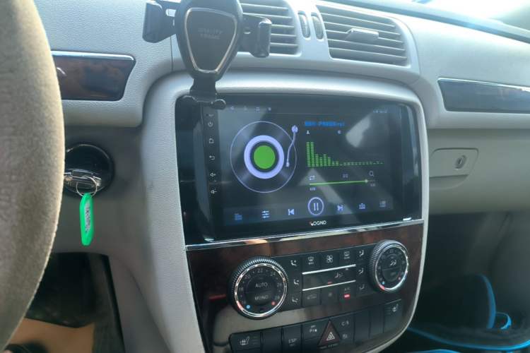Used Mercedes-Benz R-Class 2010 R 300 L Business Model Audio And AC Panel
