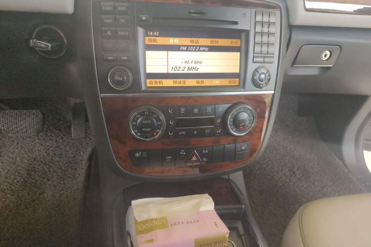 Used Mercedes-Benz R-Class 2010 R 300 L Luxury Model Audio And AC Panel