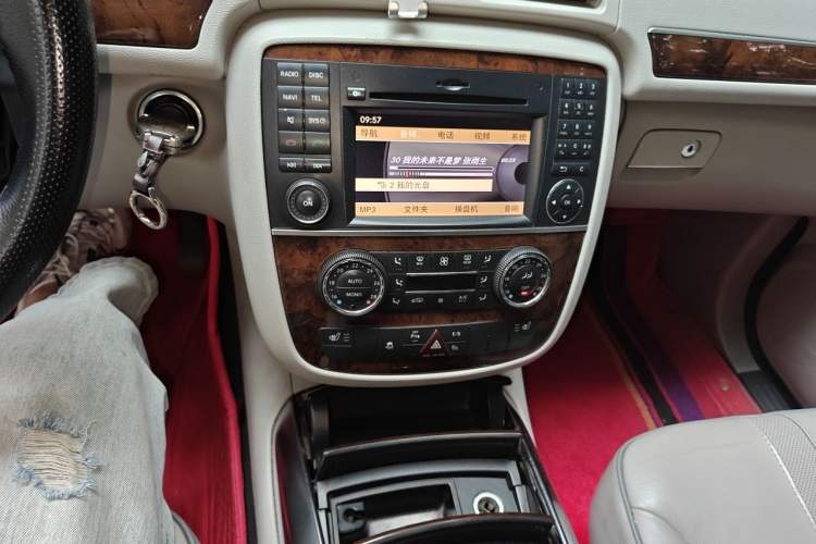 Used Mercedes-Benz R-Class 2010 R 300 L Business Model Audio And AC Panel