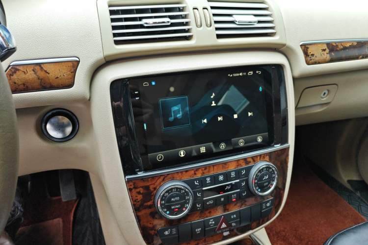 Used Mercedes-Benz R-Class 2010 R 350 L 4MATIC Audio And AC Panel