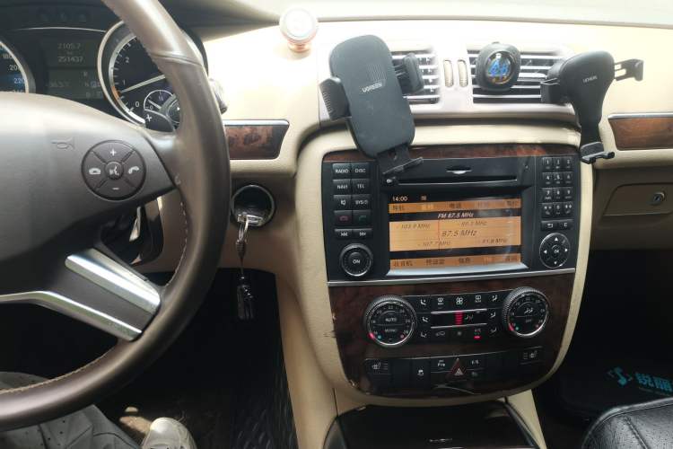 Used Mercedes-Benz R-Class 2010 R 300 L Luxury Model Audio And AC Panel