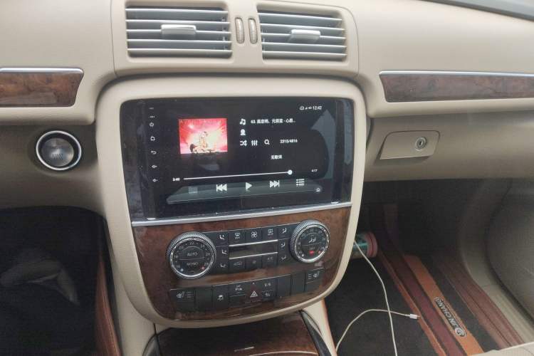 Used Mercedes-Benz R-Class 2010 R 350 L 4MATIC Audio And AC Panel