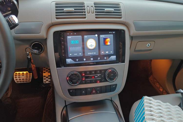 Used Mercedes-Benz R-Class 2010 R 300 L Business Model Audio And AC Panel