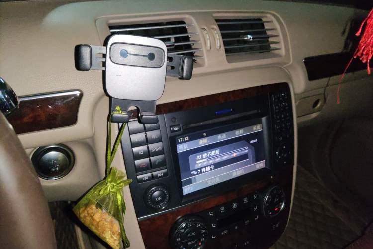 Used Mercedes-Benz R-Class 2010 R 350 L 4MATIC Audio And AC Panel