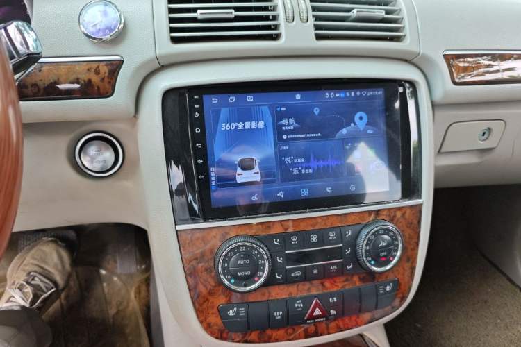 Used Mercedes-Benz R-Class 2010 R 350 L 4MATIC Grand Edition Audio And AC Panel
