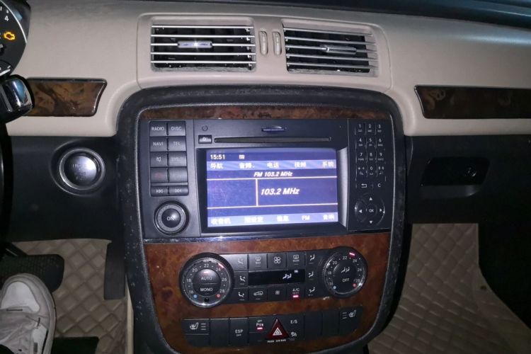 Used Mercedes-Benz R-Class 2010 R 350 L 4MATIC Audio And AC Panel