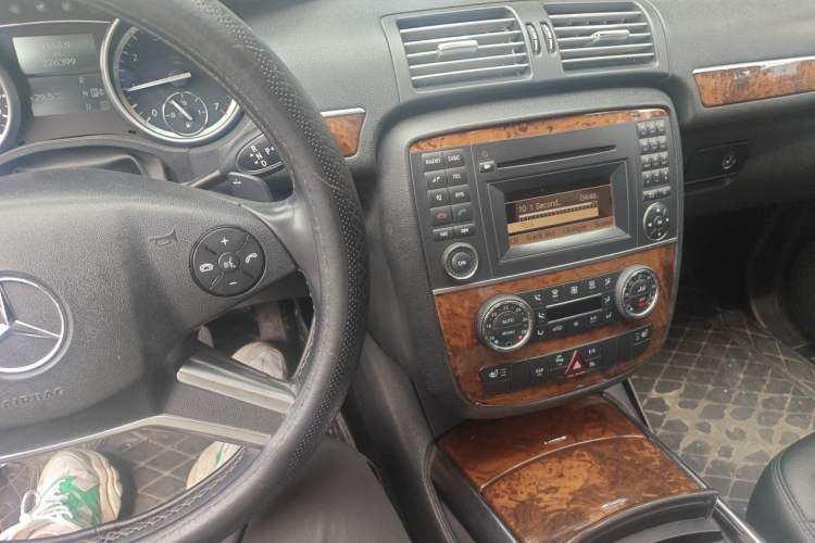 Used Mercedes-Benz R-Class 2010 R 300 L Business Model Audio And AC Panel