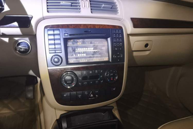 Used Mercedes-Benz R-Class 2010 R 300 L Luxury Model Audio And AC Panel