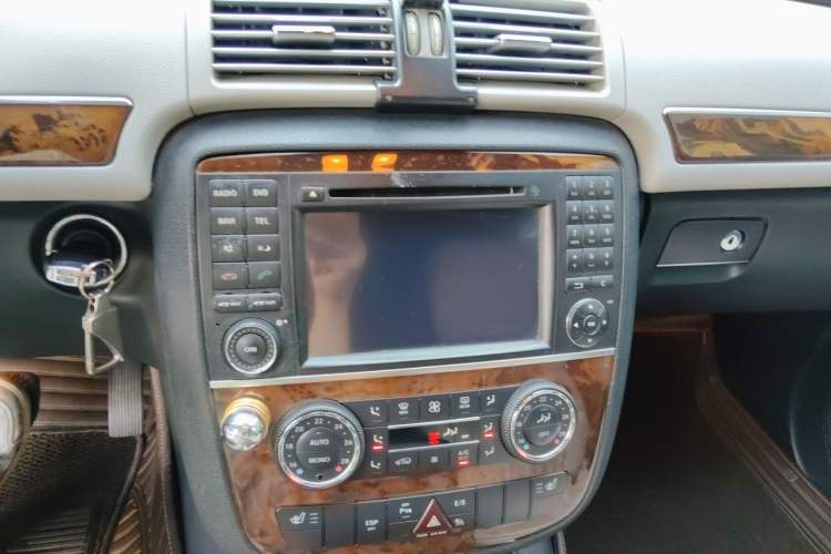 Used Mercedes-Benz R-Class 2010 R 300 L Business Model Audio And AC Panel