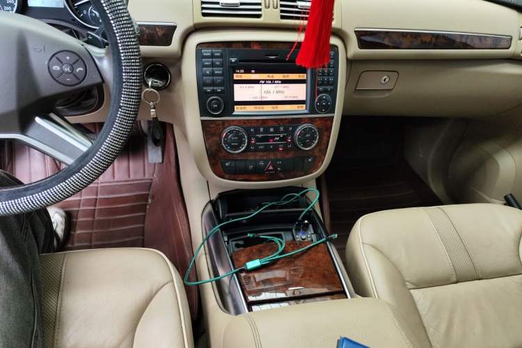 Used Mercedes-Benz R-Class 2010 R 300 L Luxury Model Audio And AC Panel
