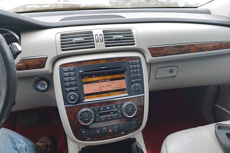 Used Mercedes-Benz R-Class 2010 R 350 L 4MATIC Audio And AC Panel