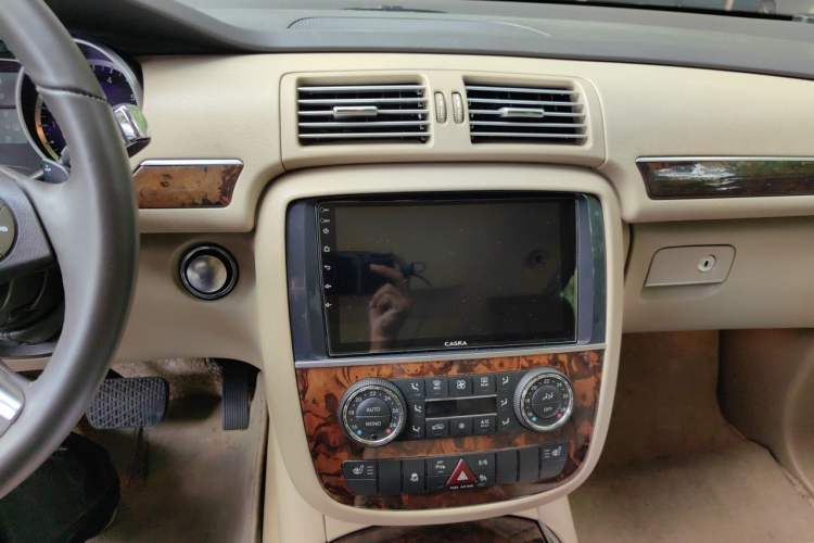 Used Mercedes-Benz R-Class 2010 R 350 L 4MATIC Audio And AC Panel