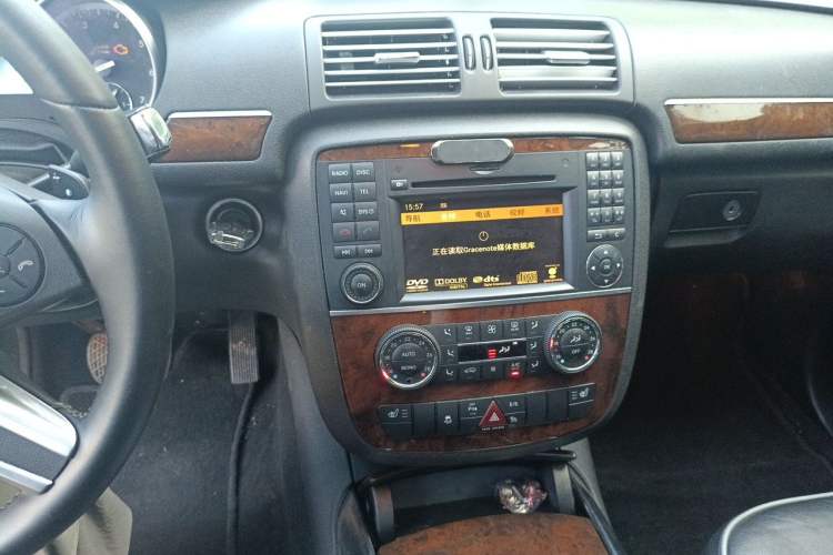 Used Mercedes-Benz R-Class 2010 R 300 L Luxury Model Audio And AC Panel