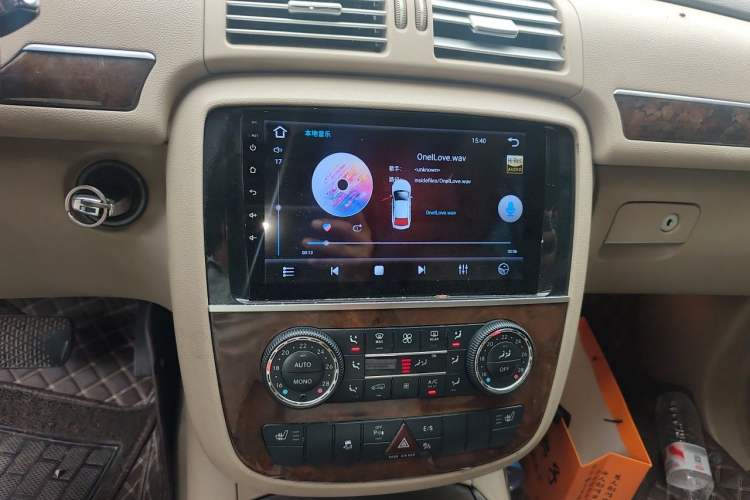 Used Mercedes-Benz R-Class 2010 R 300 L Business Model Audio And AC Panel