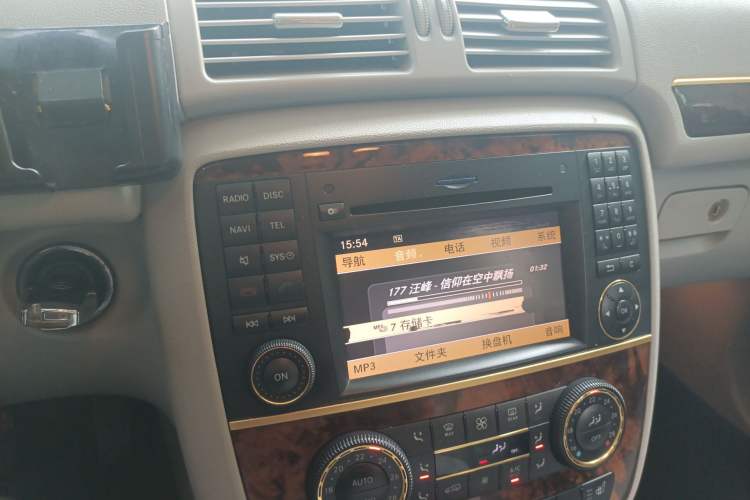 Used Mercedes-Benz R-Class 2010 R 300 L Luxury Model Audio And AC Panel