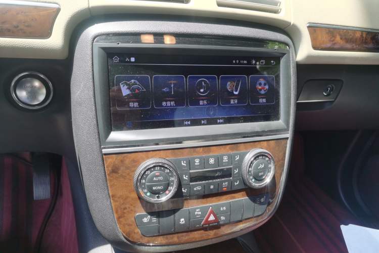 Used Mercedes-Benz R-Class 2010 R 350 L 4MATIC Audio And AC Panel