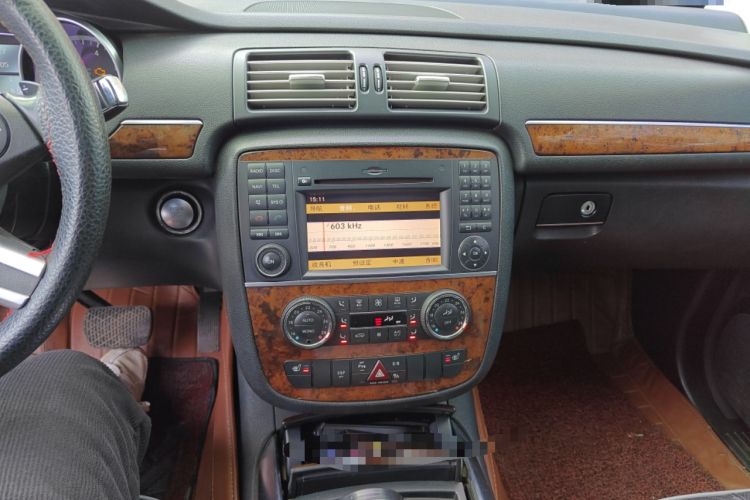 Used Mercedes-Benz R-Class 2010 R 350 L 4MATIC Audio And AC Panel