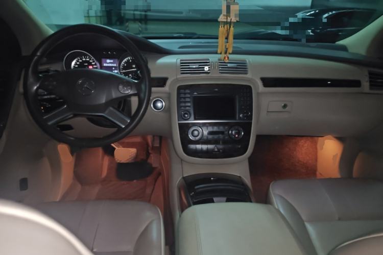 Used Mercedes-Benz R-Class 2010 R 350 L 4MATIC Center Console