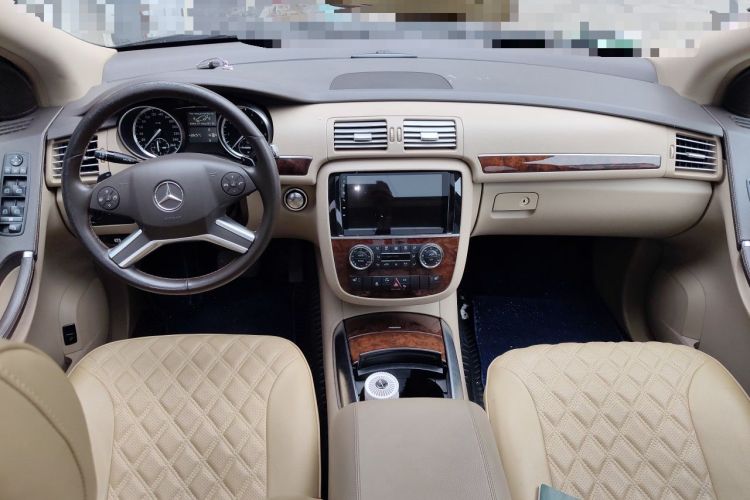 Used Mercedes-Benz R-Class 2010 R 350 L 4MATIC Center Console