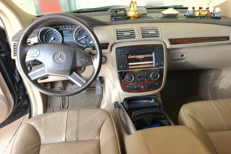 Used Mercedes-Benz R-Class 2010 R 350 L 4MATIC Center Console