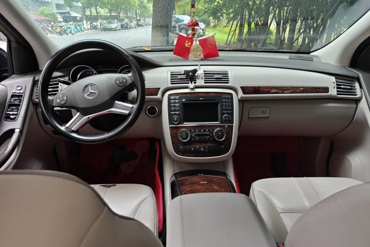 Used Mercedes-Benz R-Class 2010 R 300 L Business Model Center Console