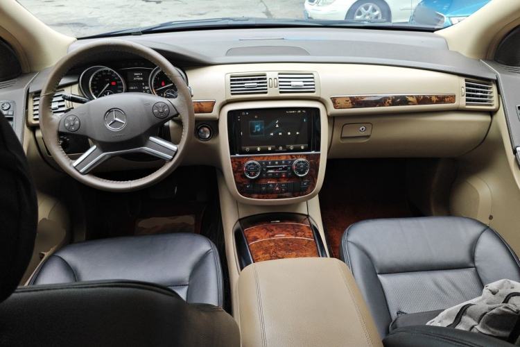 Used Mercedes-Benz R-Class 2010 R 350 L 4MATIC Center Console
