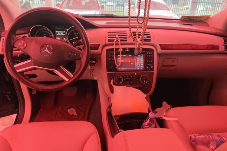Used Mercedes-Benz R-Class 2010 R 300 L Business Model Center Console
