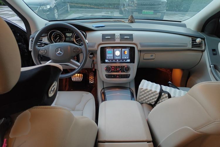Used Mercedes-Benz R-Class 2010 R 300 L Business Model Center Console