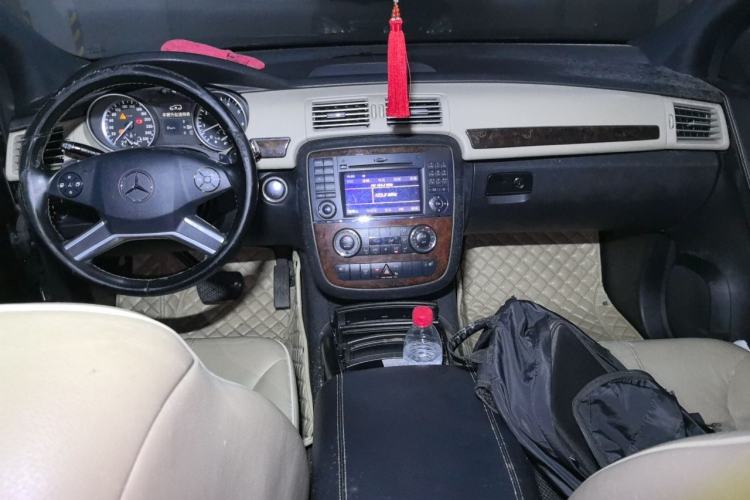 Used Mercedes-Benz R-Class 2010 R 350 L 4MATIC Center Console