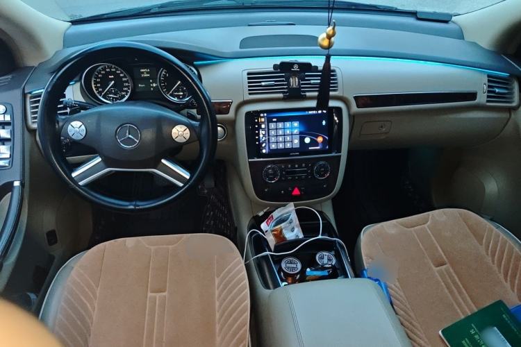 Used Mercedes-Benz R-Class 2010 R 350 L 4MATIC Center Console