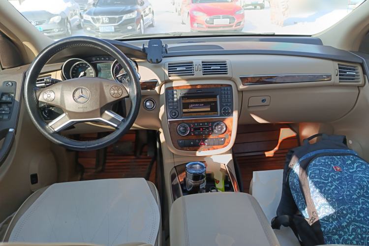 Used Mercedes-Benz R-Class 2010 R 350 L 4MATIC Center Console