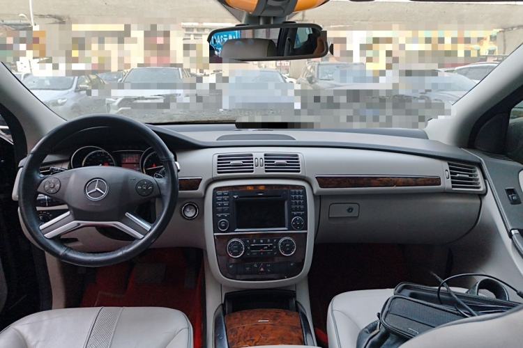 Used Mercedes-Benz R-Class 2010 R 350 L 4MATIC Center Console