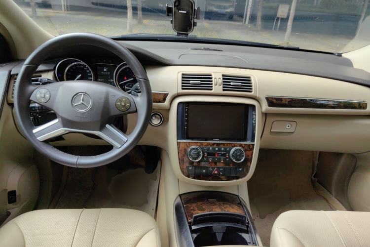 Used Mercedes-Benz R-Class 2010 R 350 L 4MATIC Center Console