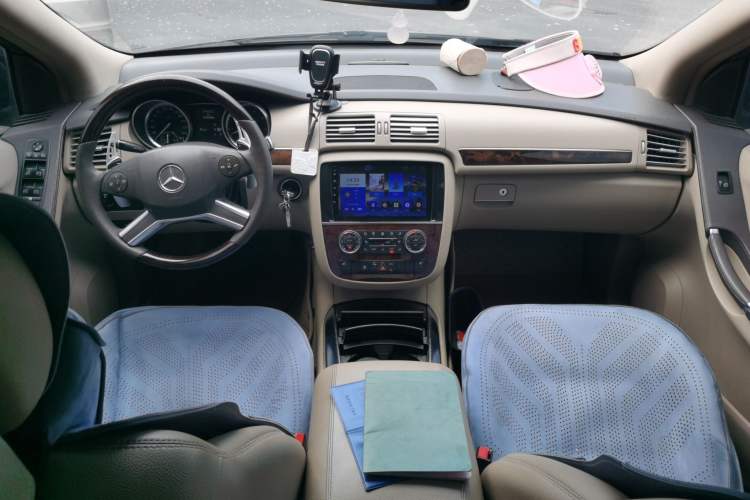 Used Mercedes-Benz R-Class 2010 R 300 L Business Model Center Console