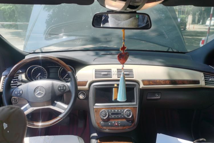 Used Mercedes-Benz R-Class 2010 R 350 L 4MATIC Center Console