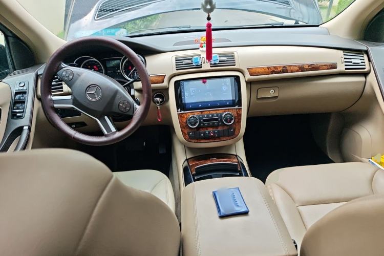 Used Mercedes-Benz R-Class 2010 R 300 L Business Model Center Console
