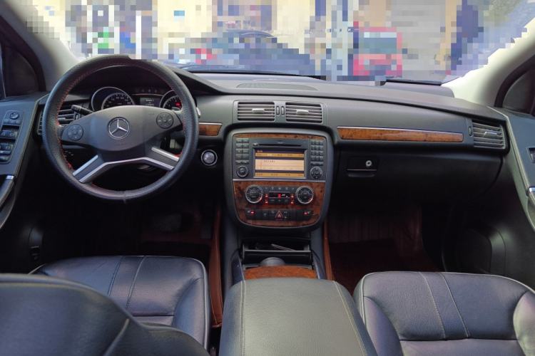 Used Mercedes-Benz R-Class 2010 R 350 L 4MATIC Center Console