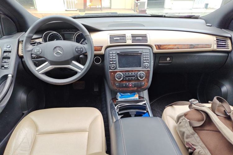 Used Mercedes-Benz R-Class 2010 R 300 L Business Model Center Console