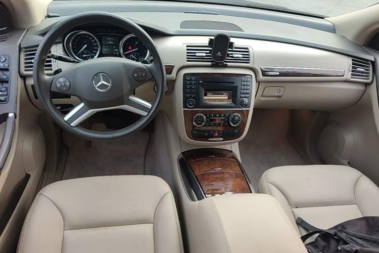 Used Mercedes-Benz R-Class 2010 R 300 L Business Model Center Console
