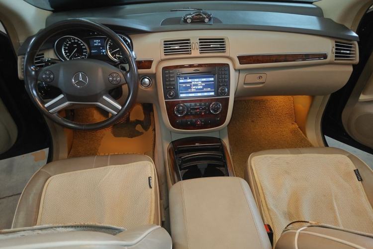 Used Mercedes-Benz R-Class 2010 R 350 L 4MATIC Center Console