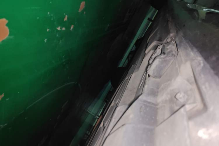 Used Mercedes-Benz R-Class 2010 R 350 L 4MATIC Chassis Rear Left