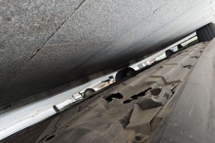 Used Mercedes-Benz R-Class 2010 R 350 L 4MATIC Grand Edition Chassis Rear Left