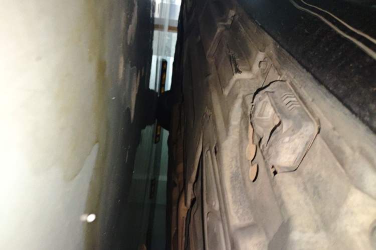 Used Mercedes-Benz R-Class 2010 R 350 L 4MATIC Chassis Rear Left