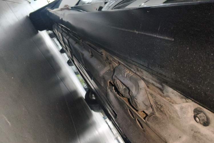 Used Mercedes-Benz R-Class 2010 R 350 L 4MATIC Chassis Rear Left