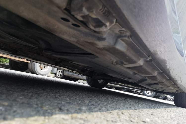 Used Mercedes-Benz R-Class 2010 R 350 L 4MATIC Chassis Rear Right