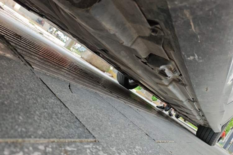 Used Mercedes-Benz R-Class 2010 R 350 L 4MATIC Grand Edition Chassis Rear Right