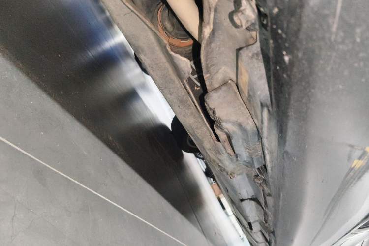 Used Mercedes-Benz R-Class 2010 R 350 L 4MATIC Chassis Rear Right