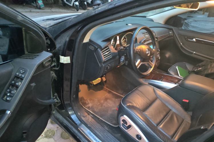 Used Mercedes-Benz R-Class 2010 R 500 L 4MATIC Grand Edition Driver Seat