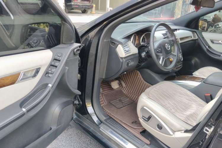 Used Mercedes-Benz R-Class 2010 R 300 L Business Model Driver Seat