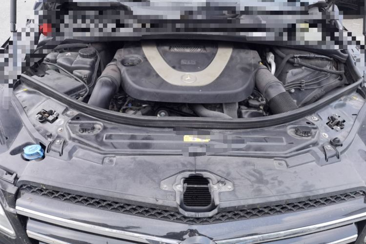 Used Mercedes-Benz R-Class 2010 R 350 L 4MATIC Engine Bay